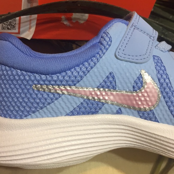 Last chance!! New; Nike Revolution 4 (PS) Sneakers - Picture 10 of 11